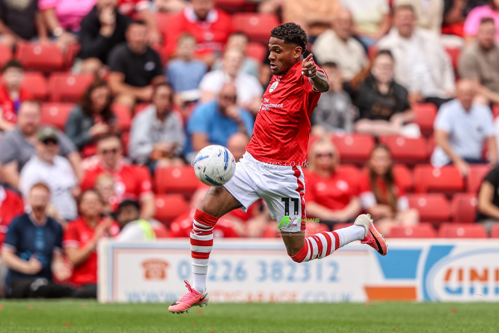 Tyrese Noslin of Barnsley breaks with the ball during the Sky Bet League One match Barnsley vs Bromley at Oakwell, Barnsley, United Kingdom on 15 August 2026

(Photo by Alfie Cosgrove/News Images)
