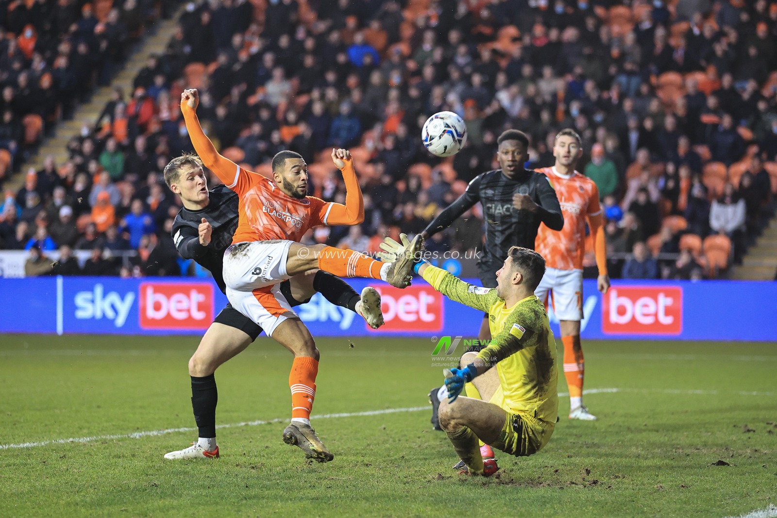Keshi Anderson #10 of Blackpool shoots just over the bar