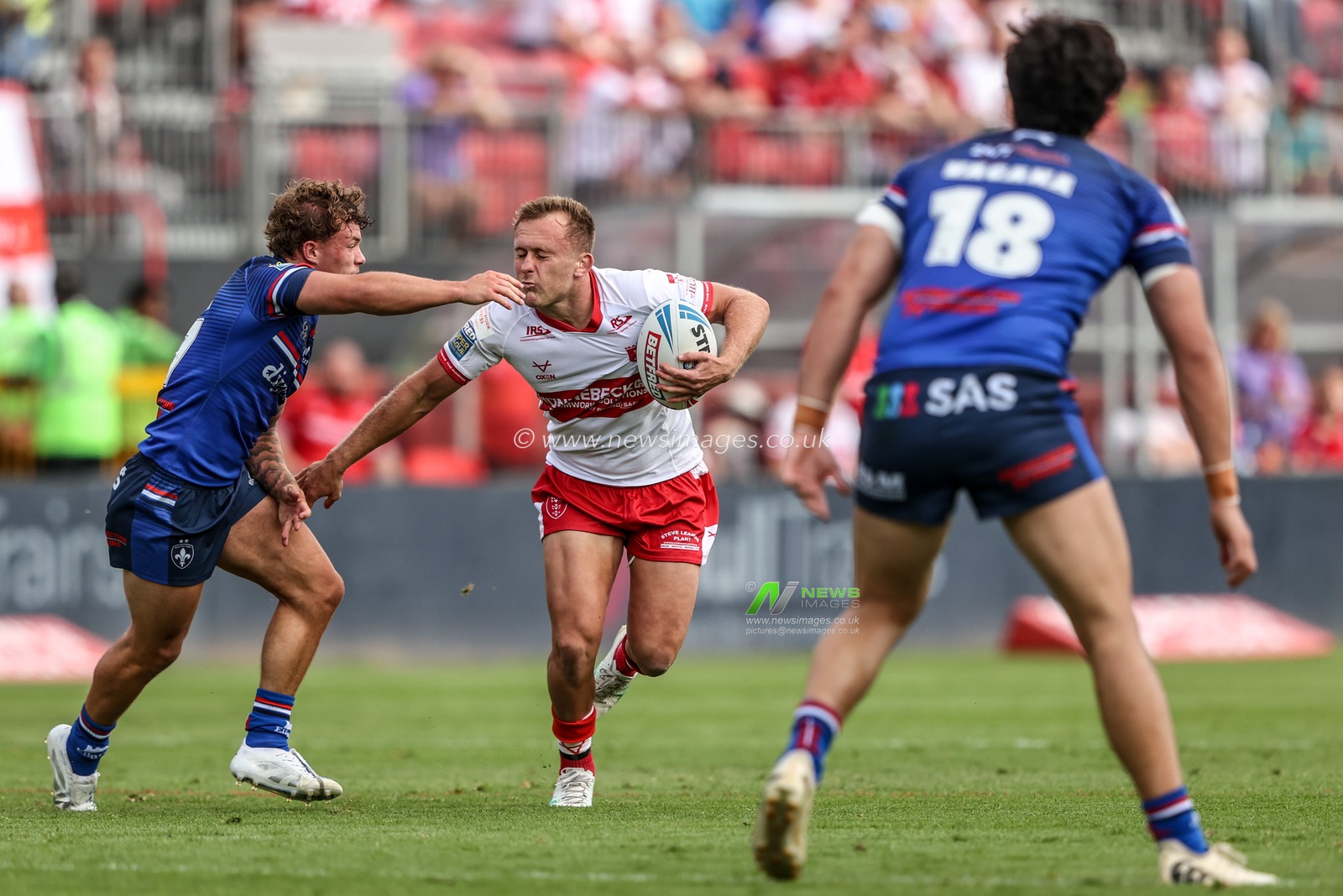 Jez Litten of Hull KR breaks with the ball during the Betfred Super League round 18 match Hull KR vs Wakefield Trinity at Sewell Group Craven Park, Hull, United Kingdom on 11 July 2026

(Photo by Alfie Cosgrove/News Images)