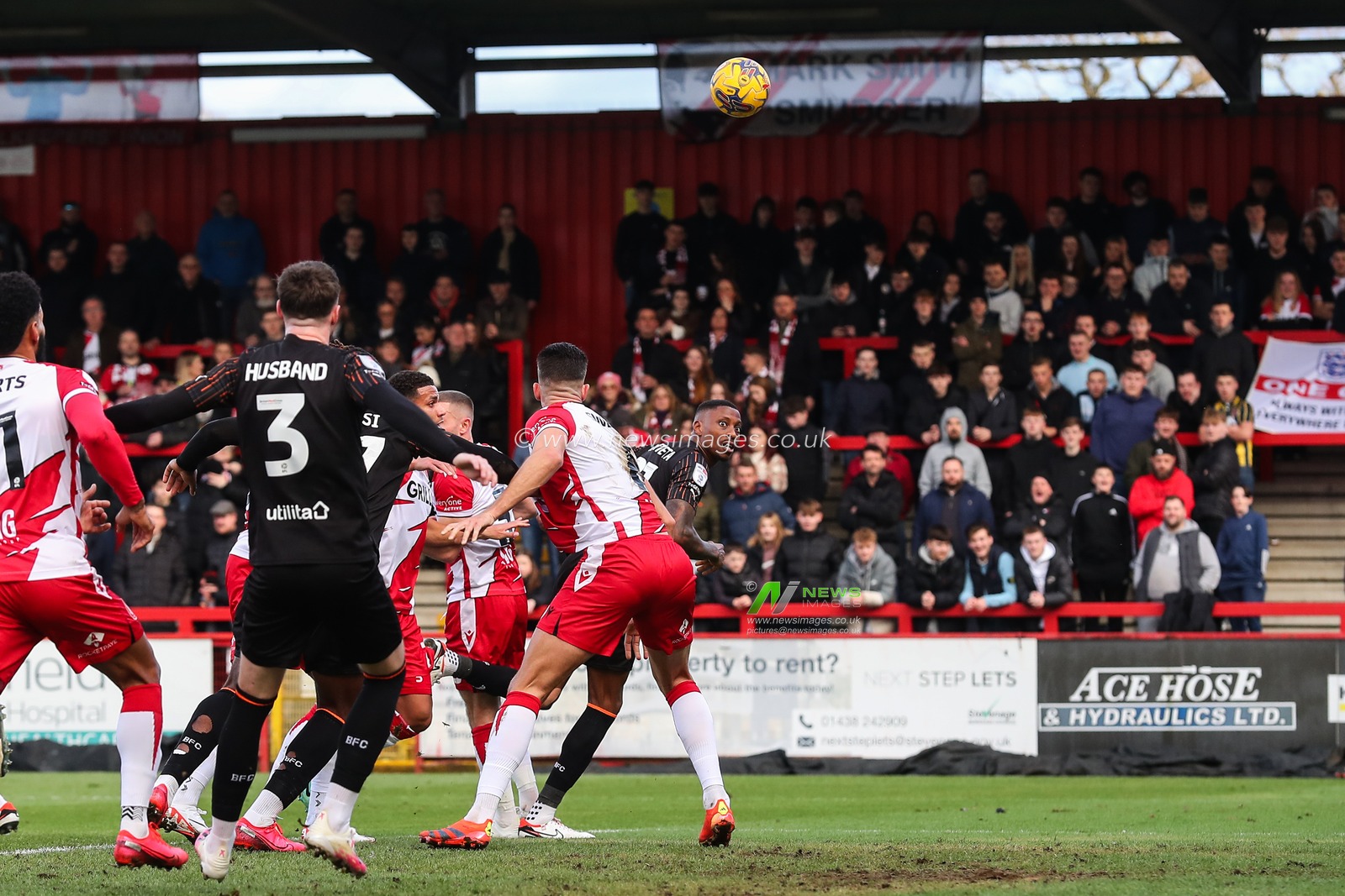 Marvin Ekpiteta of Blackpool has a headed shot at goal during the Sky Bet League 1 match Stevenage vs Blackpool at Lamex Stadium, Stevenage, United Kingdom, 3rd February 2024

(Photo by Gareth Evans/News Images)