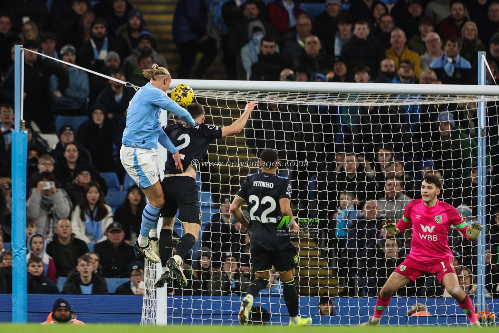 Erling Haaland of Manchester City has a shot at goal during the Premier League match Manchester City vs Burnley at Etihad Stadium, Manchester, United Kingdom, 31st January 2024

(Photo by Mark Cosgrove/News Images)
