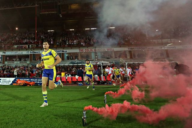 Sam Stone of Warrington Wolves runs out before the Betfred Super League round 27 match Hull KR vs Warrington Wolves at Sewell Group Craven Park, Kingston upon Hull, United Kingdom, 18th September 2025(Photo by Sam Eaden/News Images)