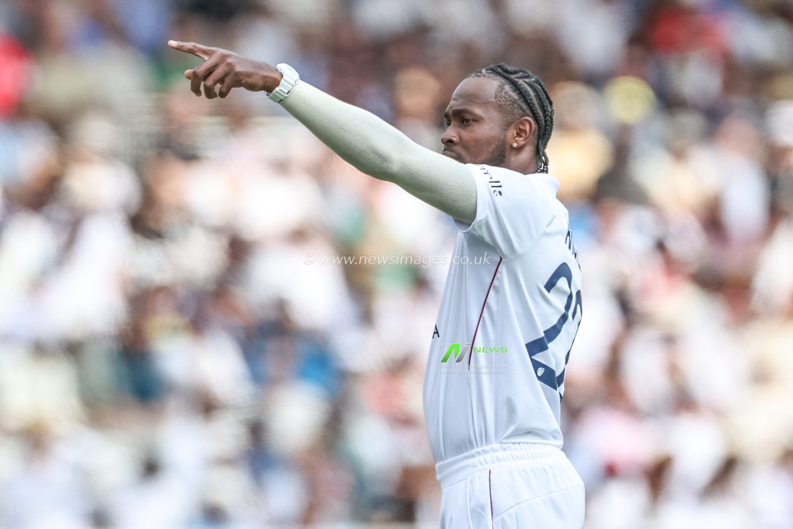 Jofra Archer of England gives instruction to his teammate during the 3rd Rothesay Test Match Day 5 England v India at Lords, London, United Kingdom, 14th July 2025

(Photo by Mark Cosgrove/News Images)