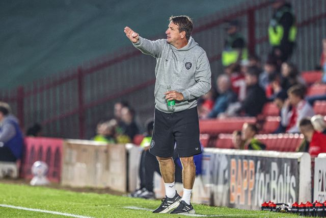 Daniel Stendel manager of Barnsley gives his team instructions during the Sky Bet League One match Barnsley vs Blackpool at Oakwell, Barnsley, United Kingdom on 02 September 2026

(Photo by Alfie Cosgrove/News Images)