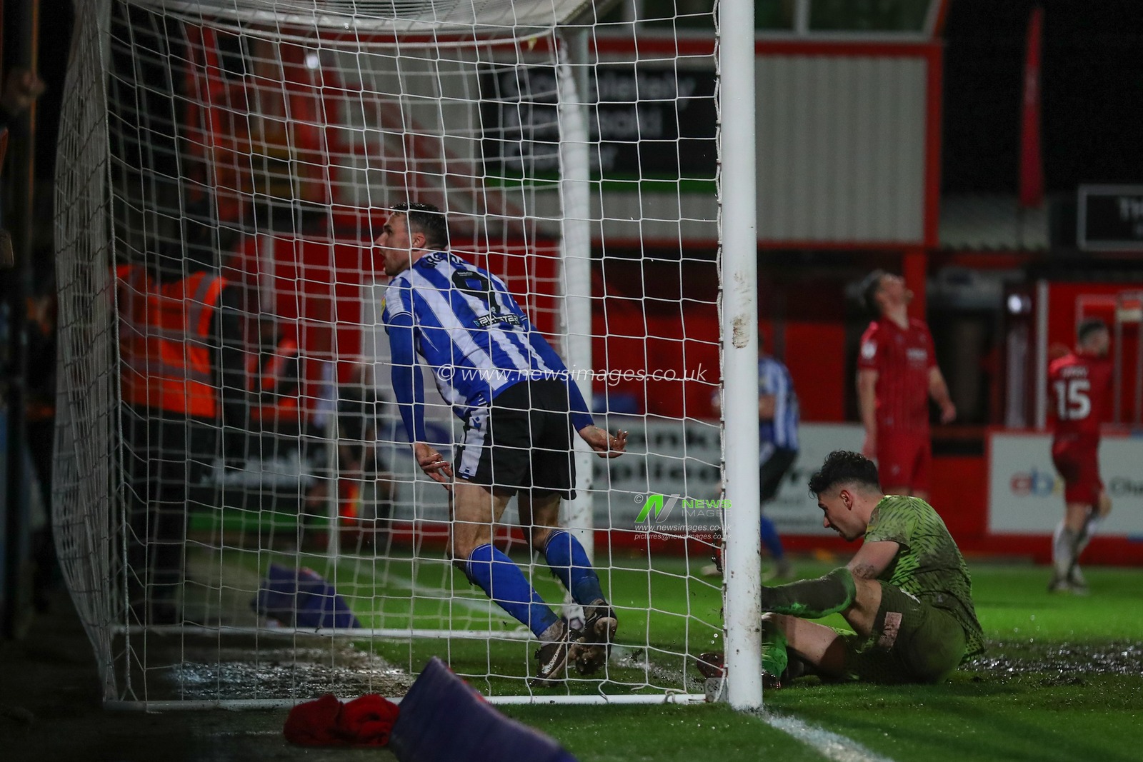 Lee Gregory #9 of Sheffield Wednesday celebrates his goal to make it 2-2 during the Sky Bet League 1 match Cheltenham Town vs Sheffield Wednesday at The Completely-Suzuki Stadium, Cheltenham, United Kingdom, 29th March 2023

(Photo by Gareth Evans/News Images)
