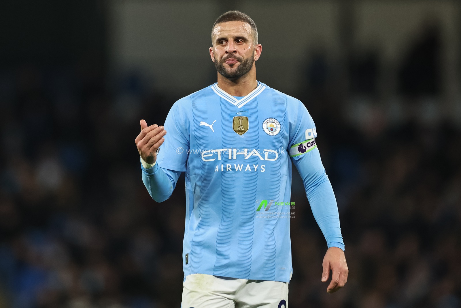 Kyle Walker of Manchester City gives his team instructions  during the Premier League match Manchester City vs Brentford at Etihad Stadium, Manchester, United Kingdom, 20th February 2024

(Photo by Mark Cosgrove/News Images)