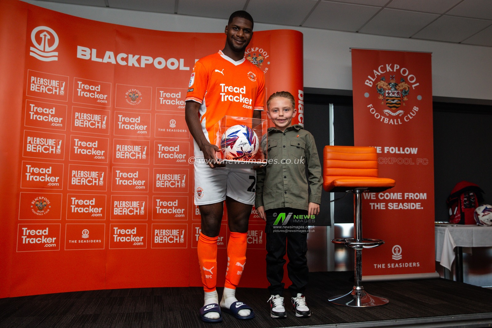 during the Sky Bet League 1 match Blackpool vs Barnsley at Bloomfield Road, Blackpool, United Kingdom, 19th October 2024

(Photo by Gareth Evans/News Images)