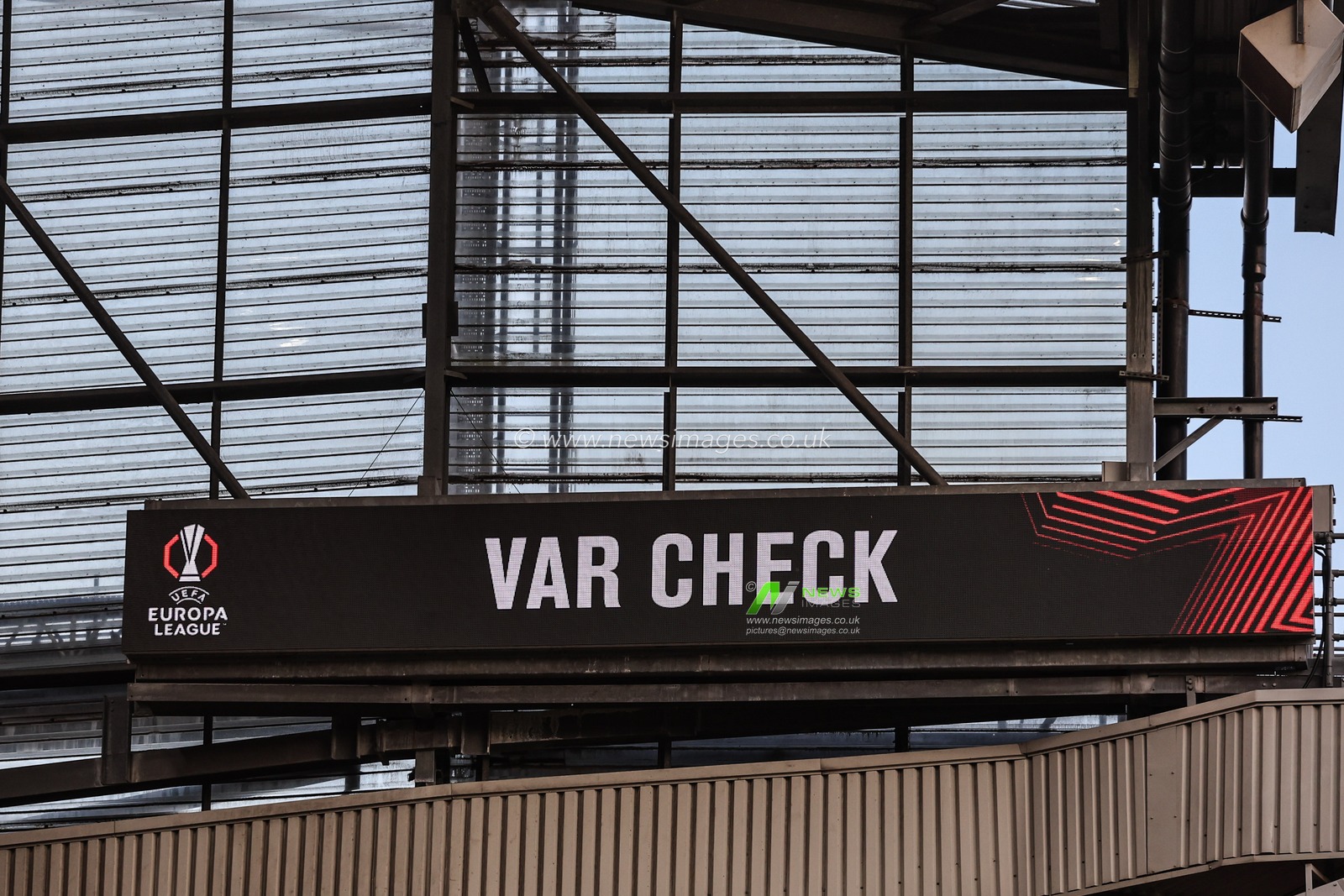 VAR check for a possible penalty for Manchester United during the UEFA Europa League Semi-final match Manchester United vs Athletic Bilbao at Old Trafford, Manchester, United Kingdom, 8th May 2025

(Photo by Mark Cosgrove/News Images)