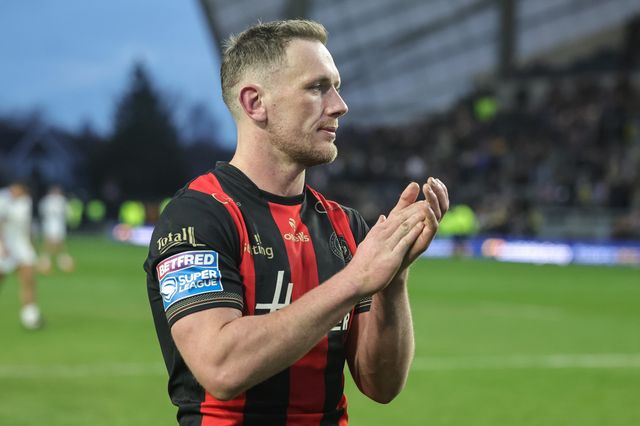 Ben Currie of Warrington Wolves applauds the fans during the Betfred Super League round 6 match Leeds Rhinos vs Warrington Wolves at AMT Headingley Stadium, Leeds, United Kingdom on 29 March 2026

(Photo by Mark Cosgrove/News Images)