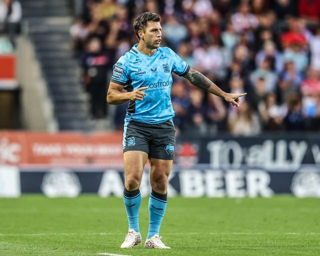 Tom Briscoe of Hull FC gives team mates instructions during the Betfred Super League round 23 match St Helens vs Hull FC at Totally Wicked Stadium, St Helens, United Kingdom, 22nd August 2025

(Photo by Alfie Cosgrove/News Images)