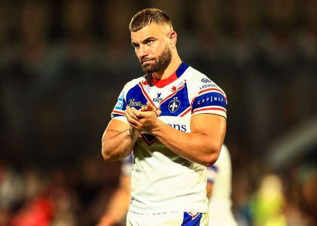 Mike McMeeken of Wakefield Trinity applauds fans at full time during the Betfred Super League round 21 match Wakefield Trinity vs St Helens at DIY Kitchens Stadium, Wakefield, United Kingdom, 8th August 2025

(Photo by Richard Bierton/News Images)