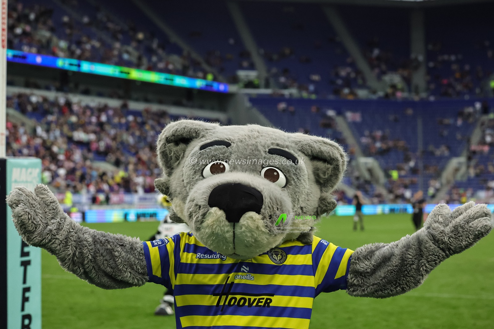 Warrington Wolves mascot Wolfie wins the half time mascot race during the Betfred Super League Magic Weekend match Leigh Leopards vs Warrington Wolves at Hill Dickinson Stadium, Liverpool, United Kingdom on 04 July 2026

(Photo by Mark Cosgrove/News Images)