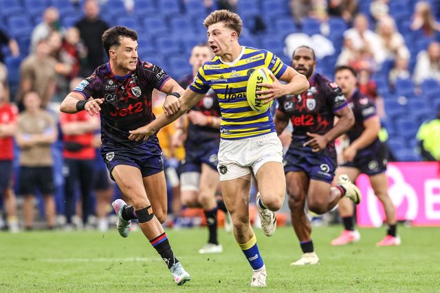 Ewan Irwin of Warrington Wolves breaks with the ball during the Betfred Super League Magic Weekend match Leigh Leopards vs Warrington Wolves at Leigh Sports Village, Leigh, United Kingdom on 04 July 2026

(Photo by Alfie Cosgrove/News Images)