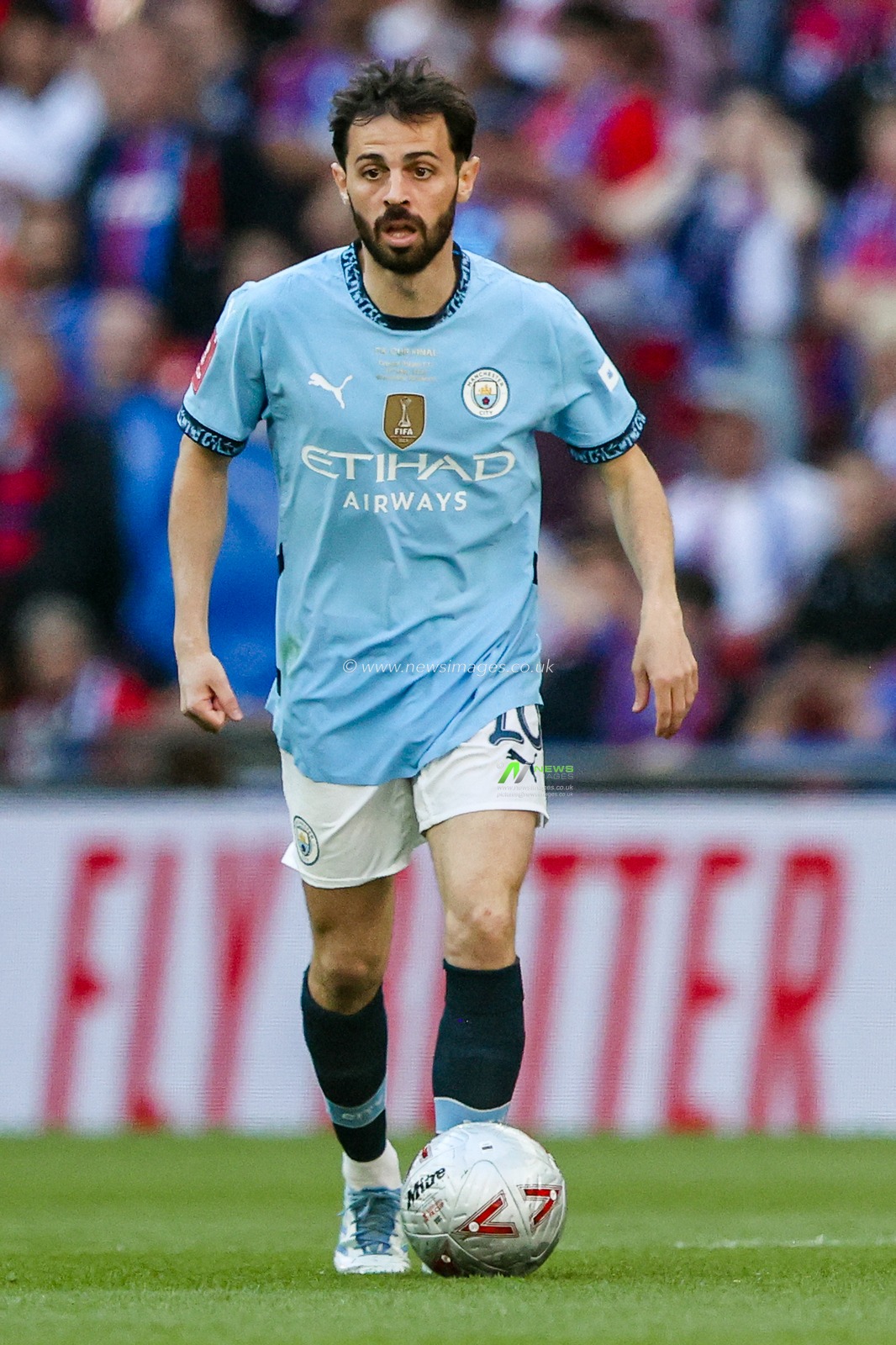 Bernardo Silva of Manchester City runs with the ball during the Emirates FA Cup Final match Crystal Palace vs Manchester City at Wembley Stadium, London, United Kingdom, 17th May 2025

(Photo by Alfie Cosgrove/News Images)