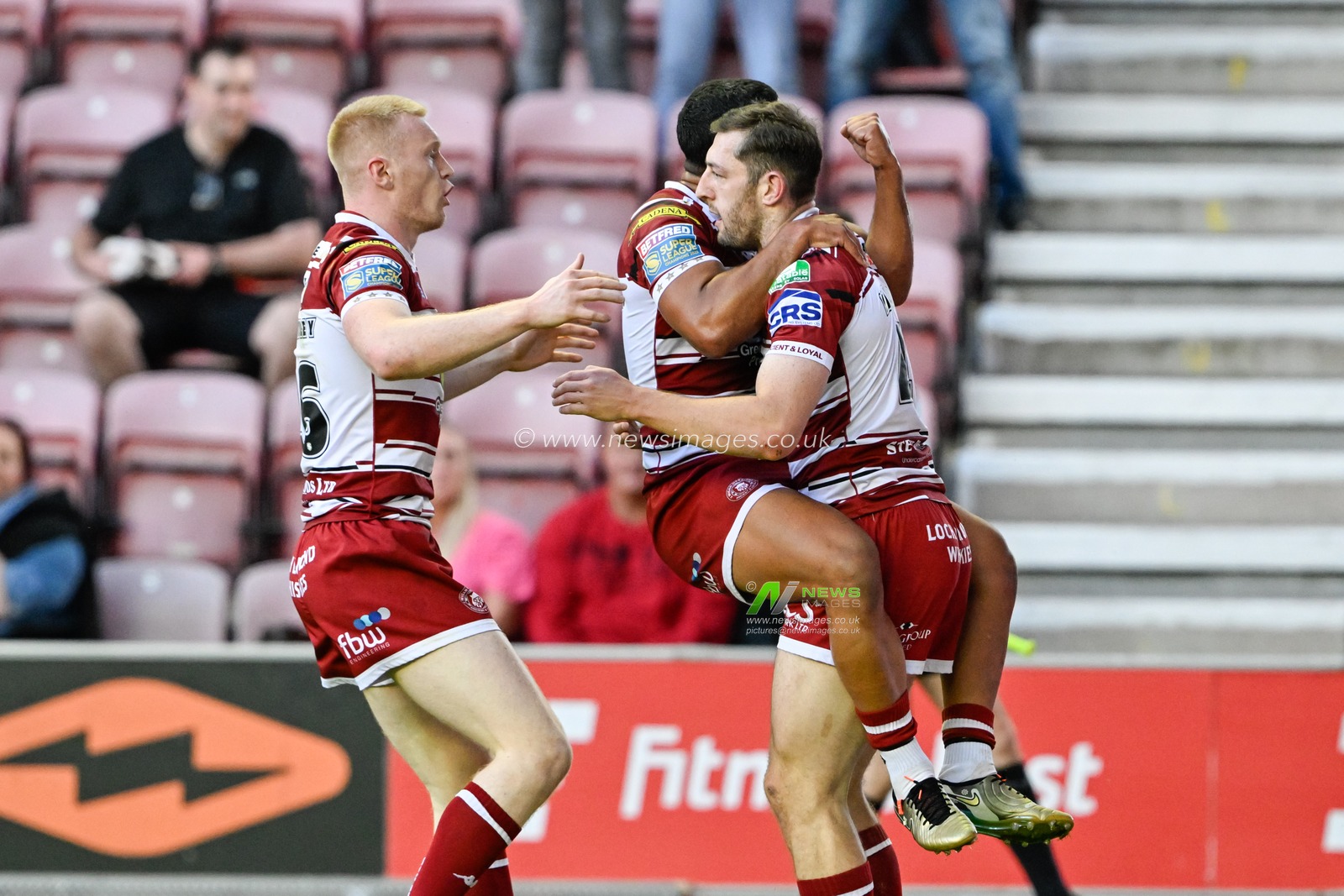 Jake Wardle of Wigan Warriors celebrates his try to make it  10-0 Wigan during the Betfred Super League match Wigan Warriors vs Leigh Leopards at DW Stadium, Wigan, United Kingdom, 6th August 2024

(Photo by Cody Froggatt/News Images)