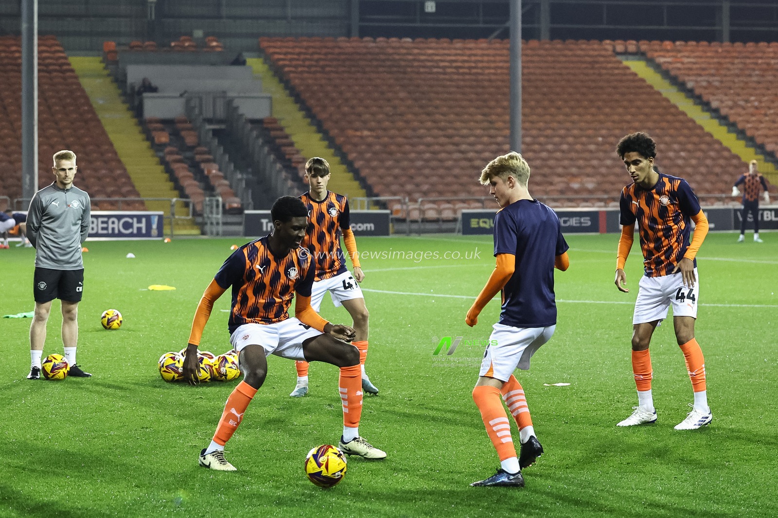 Oluchukwu Nwankwo of Blackpool in the pregame warmup session during the Bristol Street Motors Trophy match Blackpool vs Liverpool U21 at Bloomfield Road, Blackpool, United Kingdom, 6th November 2024

(Photo by Mark Cosgrove/News Images)