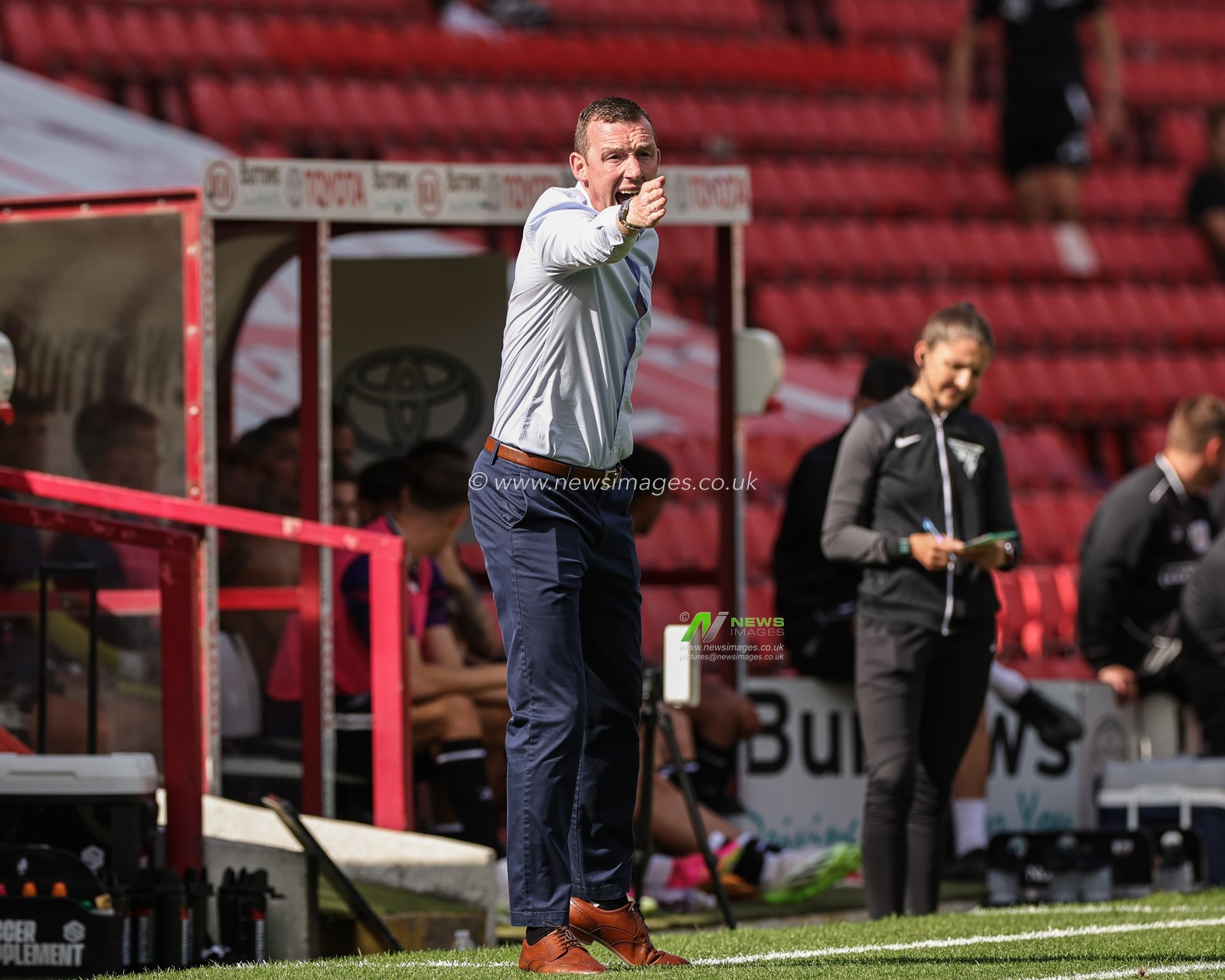 Neill Collins Head coach of Barnsley gives his team instructions  during the Pre-season friendly match Barnsley vs Crewe Alexandra at Oakwell, Barnsley, United Kingdom, 29th July 2023

(Photo by Mark Cosgrove/News Images)