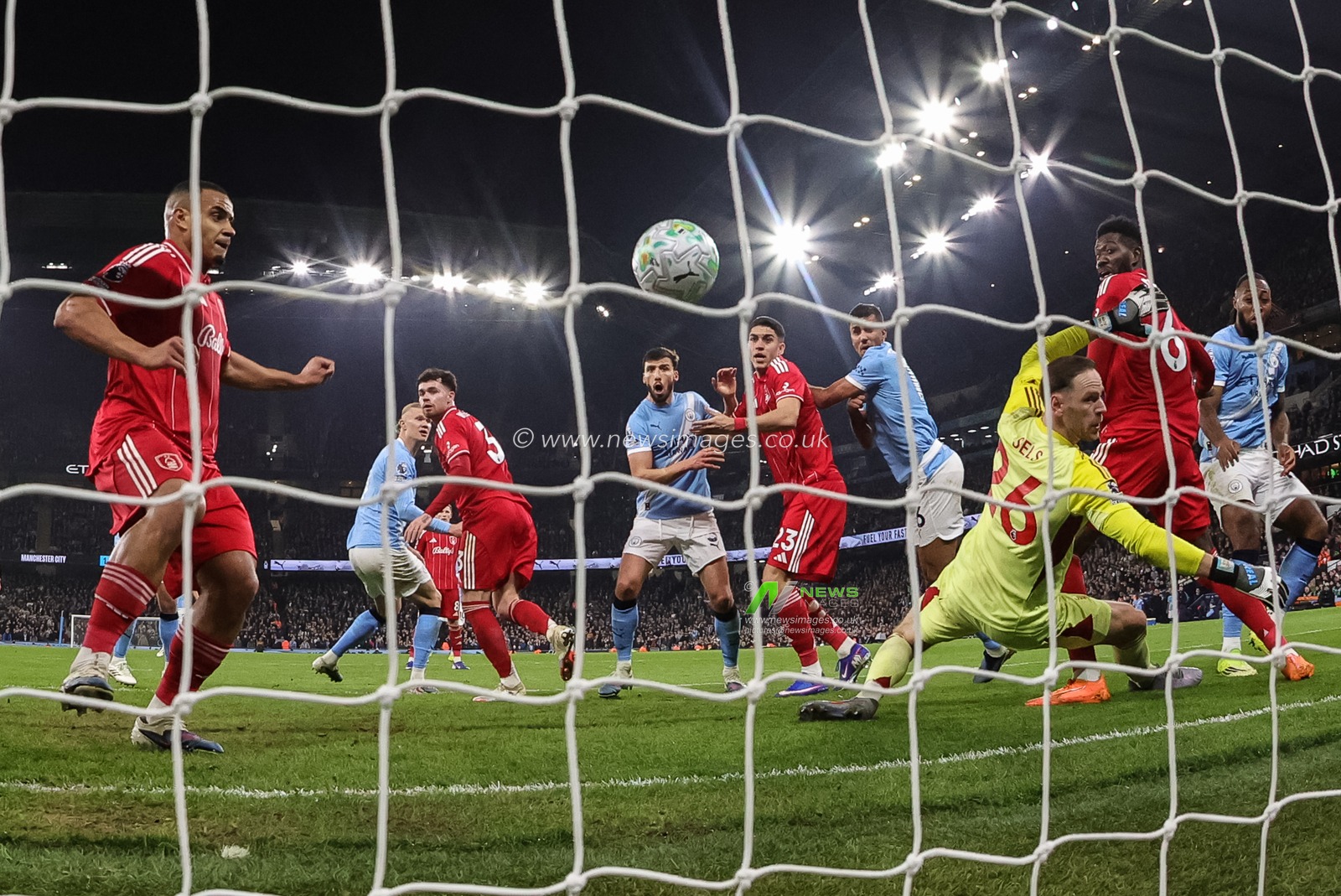 Rodrigo of Manchester City scores to make it 2-1 during the Premier League match Manchester City vs Nottingham Forest at Etihad Stadium, Manchester, United Kingdom on 04 March 2026

(Photo by Mark Cosgrove/News Images)