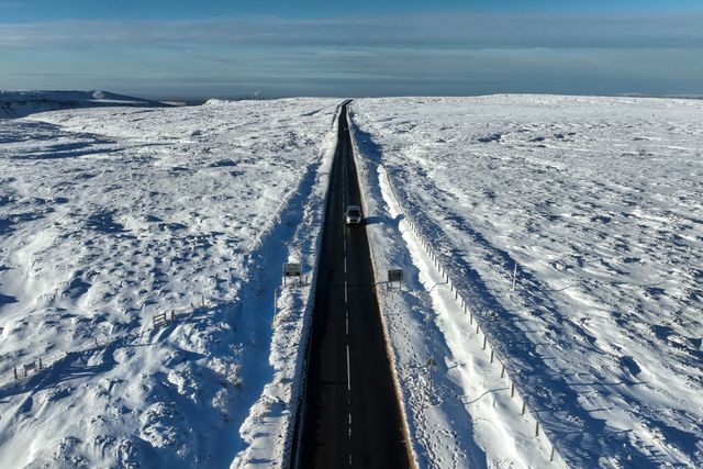 Heavy snow on Saddleworth Moor and a clear A635 after days of sub-zero temperatures, Saddleworth, United Kingdom, 11th January 2025

(Photo by Mark Cosgrove/News Images)