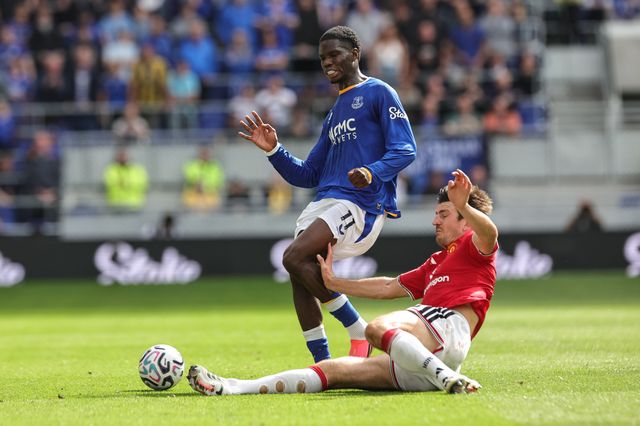 Harry Maguire of Manchester United slide tackles Thierno Barry of Everton during the Premier League match Everton vs Manchester United at Hill Dickinson Stadium, Liverpool, United Kingdom on 06 September 2026

(Photo by Mark Cosgrove/News Images)