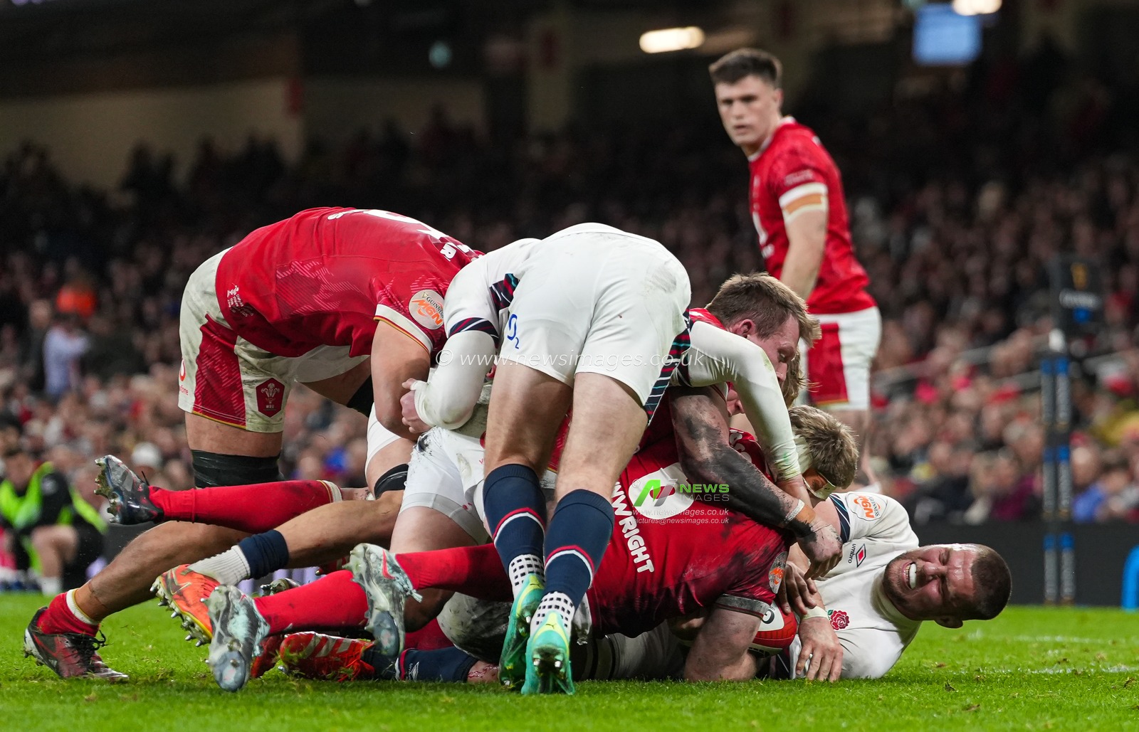 Aaron Wainwright of Wales is held up short of the line during the 2025 Guinness 6 Nations match Wales vs England at Principality Stadium, Cardiff, United Kingdom, 15th March 2025

(Photo by Andrew Lewis/News Images)