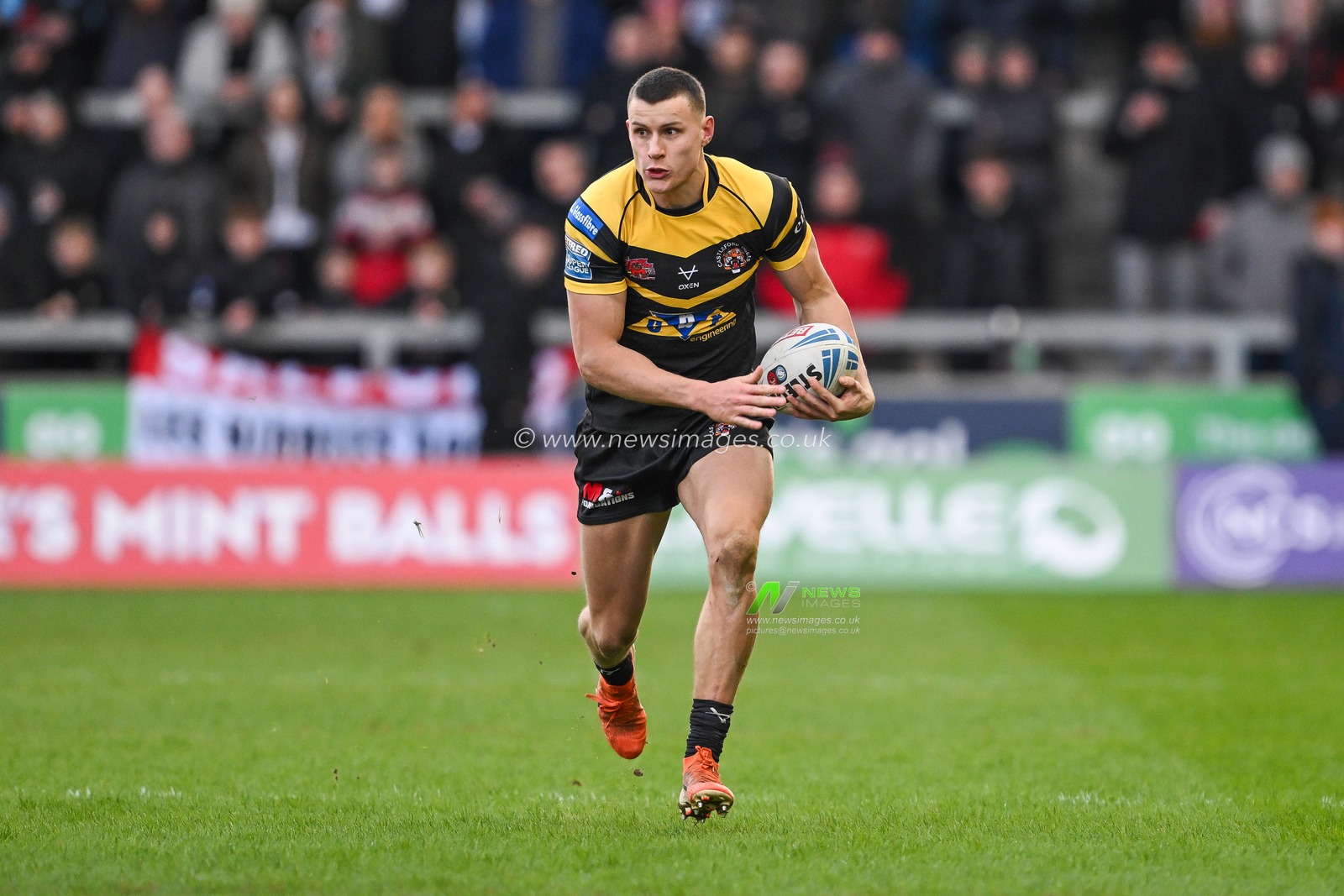 Innes Senior of Castleford Tigers makes a break during the Betfred Super League match Salford Red Devils vs Castleford Tigers at Salford Community Stadium, Eccles, United Kingdom, 25th February 2024

(Photo by Craig Thomas/News Images)