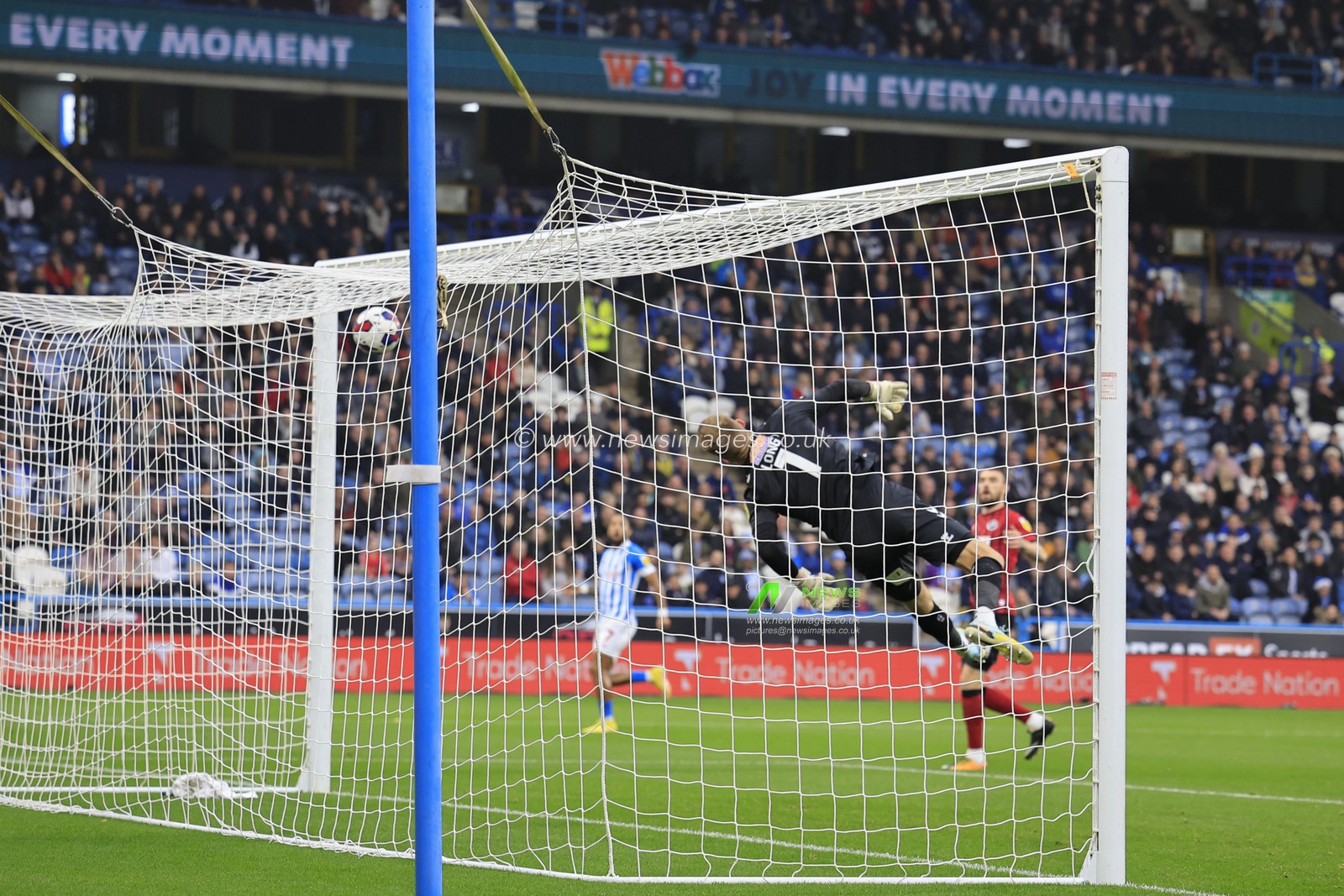 Yuta Nakayama #33 of Huddersfield Town scores to make it 1-0 during the Sky Bet Championship match Huddersfield Town vs Millwall at John Smith's Stadium, Huddersfield, United Kingdom, 29th October 2022

(Photo by Conor Molloy/News Images)