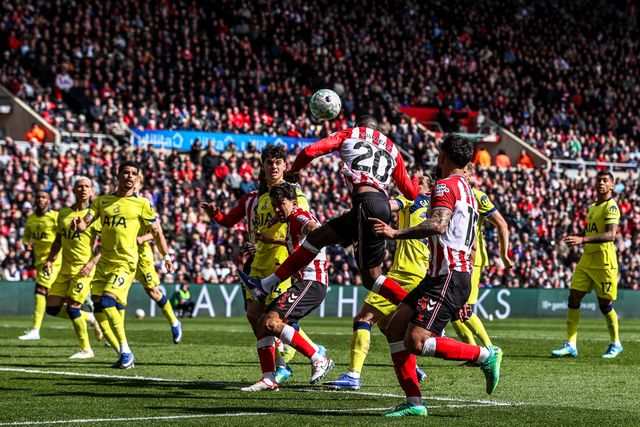 Nordi Mukiele of Sunderland heads on goal during the Premier League match Sunderland vs Tottenham Hotspur at Stadium Of Light, Sunderland, United Kingdom on 12 April 2026

(Photo by Alfie Cosgrove/News Images)