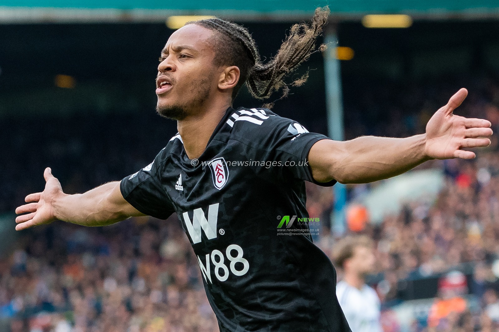 Bobby Decordova-Reid #14 of Fulham celebrates his goal and makes the score 1-2 during the Premier League match Leeds United vs Fulham at Elland Road, Leeds, United Kingdom, 23rd October 2022

(Photo by James Heaton/News Images)