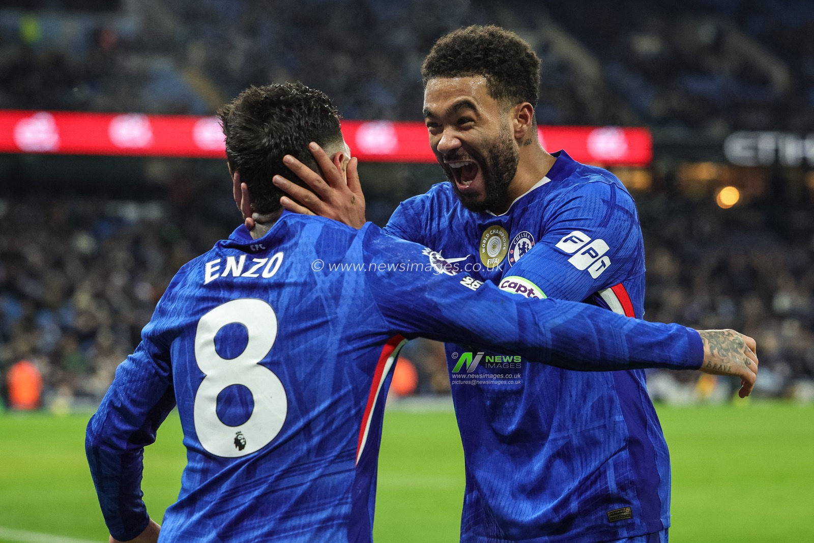 Enzo Fernandez of Chelsea celebrates his goal to make it 1-1 with Reece James of Chelsea during the Premier League match Manchester City vs Chelsea at Etihad Stadium, Manchester, United Kingdom, 4th January 2026

(Photo by Mark Cosgrove/News Images)

*** GER AUT SUI OUT ***