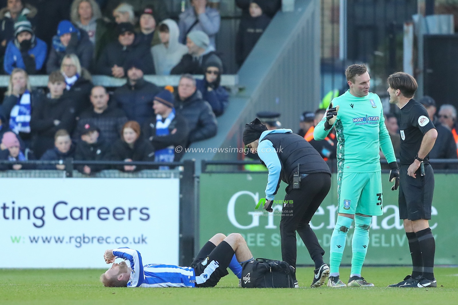 Barry Bannan #10 of Sheffield Wednesday receives medical treatment during the Sky Bet League 1 match Exeter City vs Sheffield Wednesday at St James' Park, Exeter, United Kingdom, 10th December 2022

(Photo by Gareth Evans/News Images)