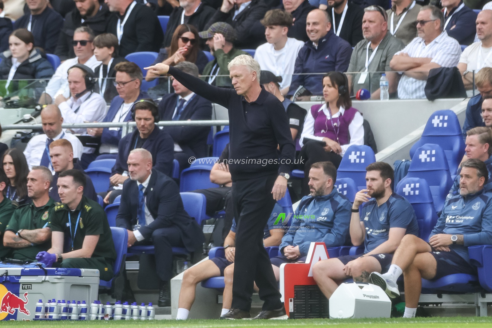 David Moyes manager of Everton reacts in the technical area during the Premier League match Everton vs Manchester United at Hill Dickinson Stadium, Liverpool, United Kingdom on 06 September 2026

(Photo by Mark Cosgrove/News Images)