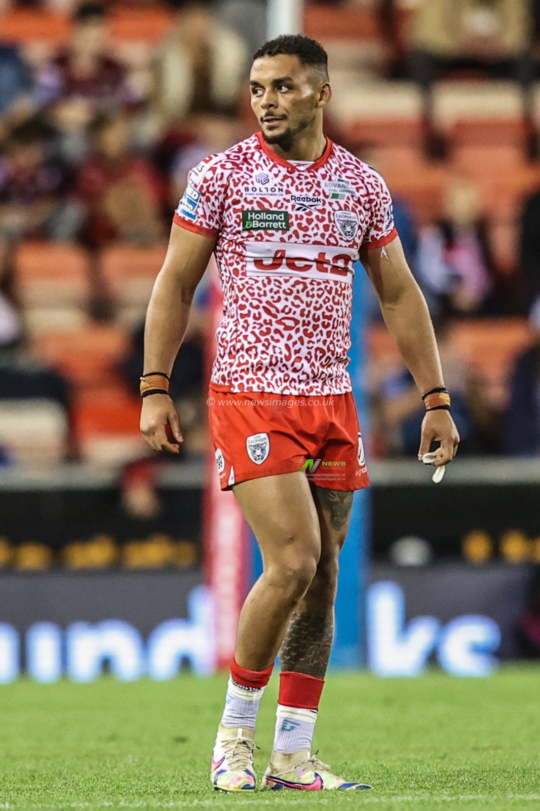 Umyla Hanley of Leigh Leopards during the Betfred Super League round 25 match Leigh Leopards vs Castleford Tigers at Leigh Sports Village, Leigh, United Kingdom, 28th August 2025

(Photo by Alfie Cosgrove/News Images)