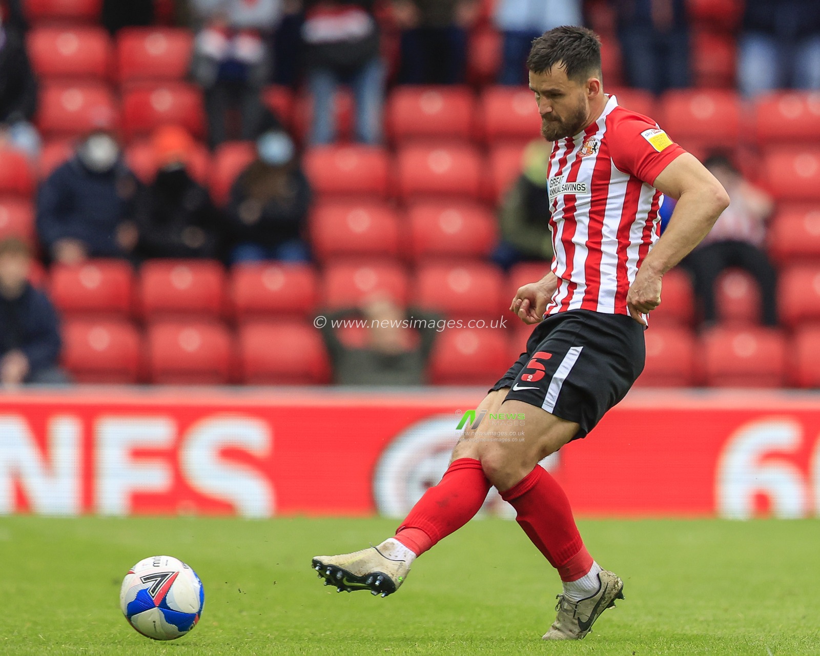 Bailey Wright #5 of Sunderland in possession of the ball
