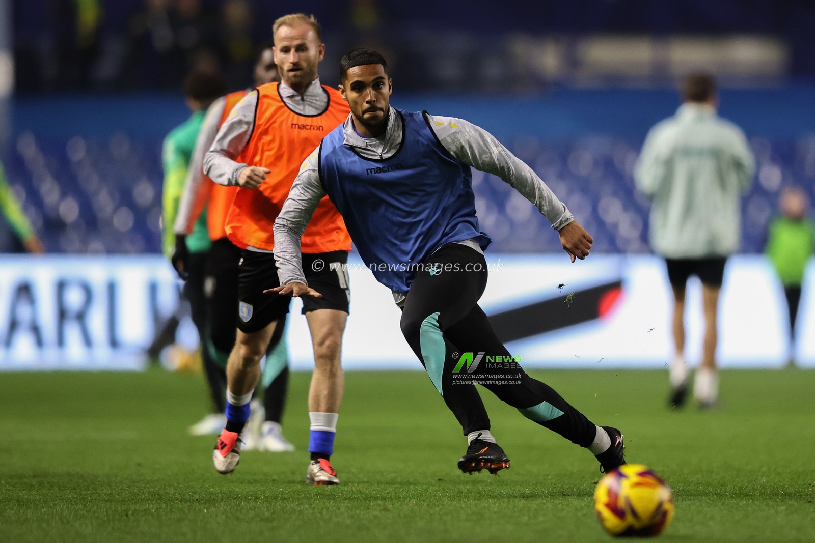 Max Lowe of Sheffield Wednesday in the pregame warmup session during the Sky Bet Championship match Sheffield Wednesday vs Norwich City at Hillsborough, Sheffield, United Kingdom, 5th November 2024

(Photo by Alfie Cosgrove/News Images)