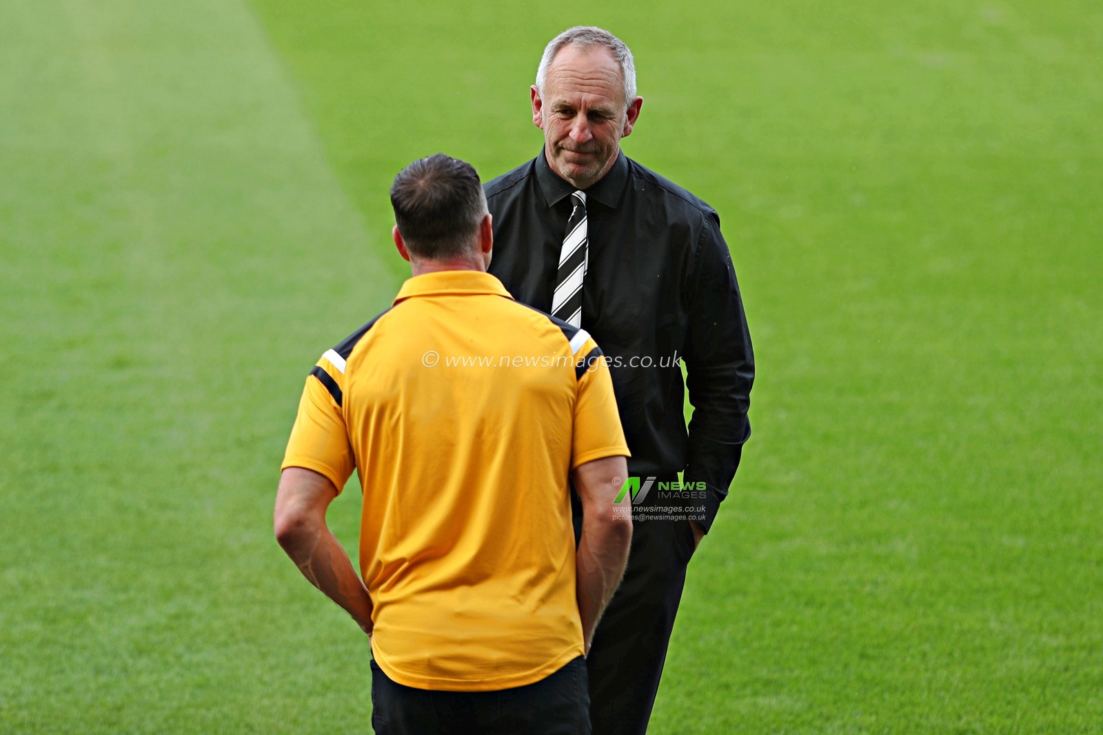 John Cartwright, Head Coach of Hull F.C. chats to Danny McGuire, Head Coach of Castleford Tigers before the Betfred Super League Round 14 Hull FC vs Castleford Tigers at MKM Stadium, Hull, United Kingdom, 13th June 2025

(Photo by Sam Eaden/News Images)