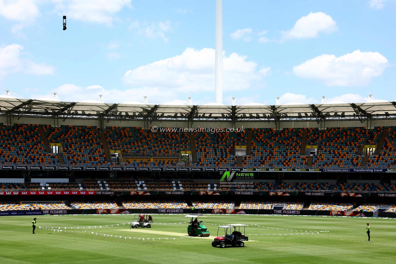 during the NRMA Insurance Ashes Second Test Day 1 Series match Australia vs England at The Gabba, Brisbane Cricket Ground, Brisbane, United Kingdom, 4th December 2025

(Photo by Patrick Hoelscher/News Images)

*** GER AUT SUI OUT ***