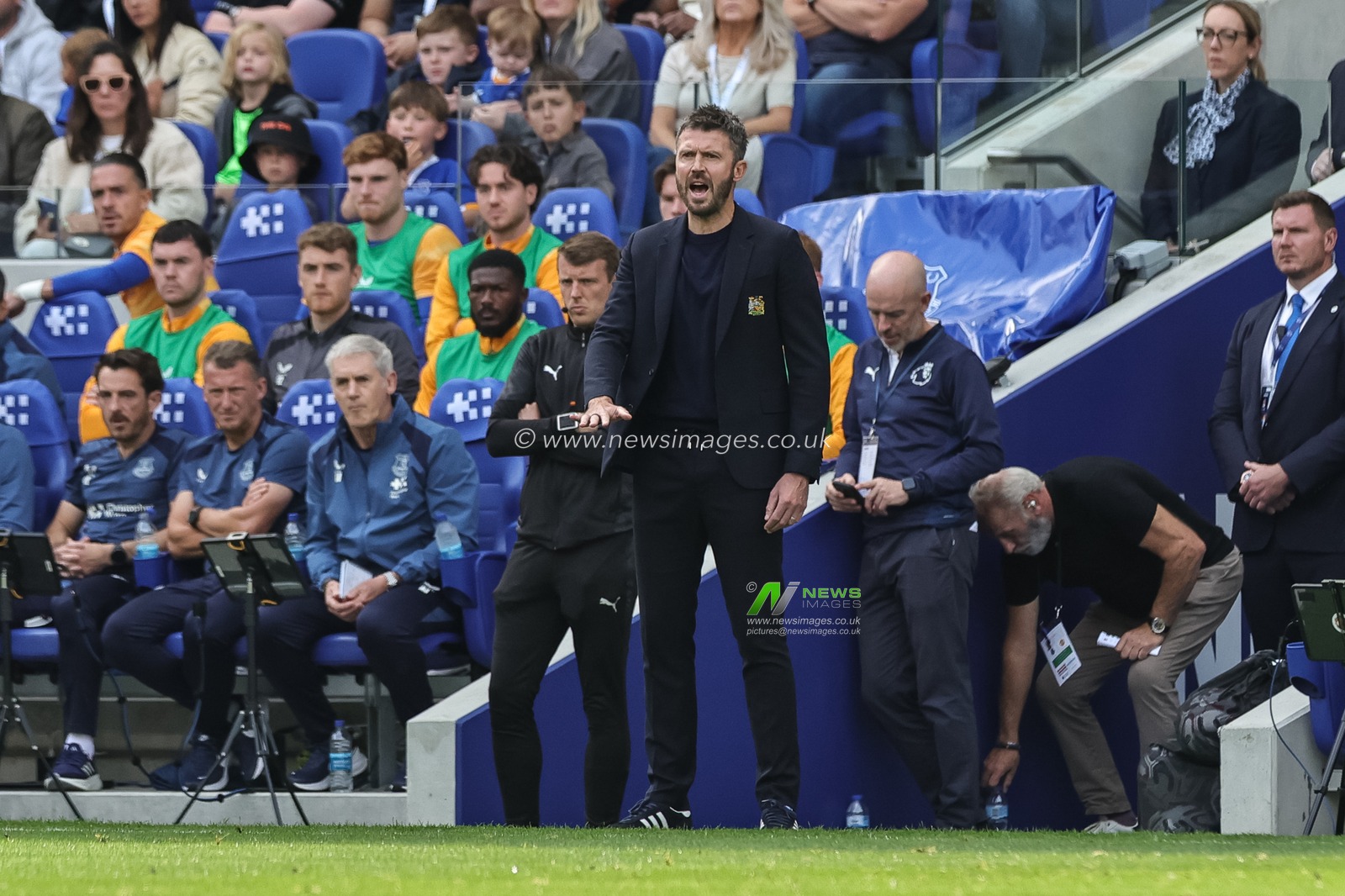 Michael Carrick manager of Manchester United reacts in the technical area during the Premier League match Everton vs Manchester United at Hill Dickinson Stadium, Liverpool, United Kingdom on 06 September 2026

(Photo by Mark Cosgrove/News Images)