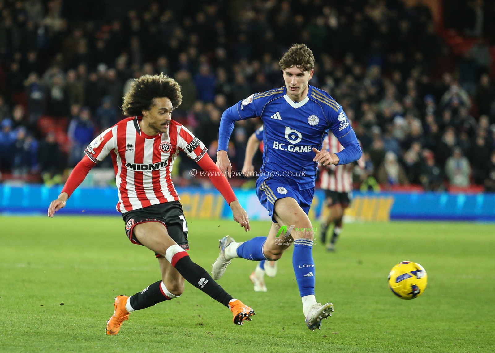 Tahith Chong of Sheffield United passes the ball during the Sky Bet Championship match Sheffield United vs Leicester City at Bramall Lane, Sheffield, United Kingdom, 1st January 2026

(Photo by Richard Bierton/News Images)

*** GER AUT SUI OUT ***