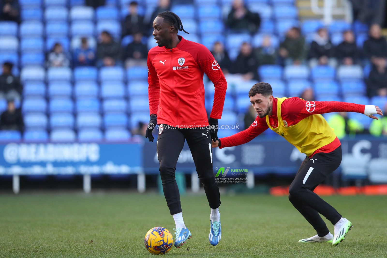 Devante Cole #44 of Barnsley during the pre-game warm up ahead of the Sky Bet League 1 match Reading vs Barnsley at Select Car Leasing Stadium, Reading, United Kingdom, 9th December 2023

(Photo by Gareth Evans/News Images)