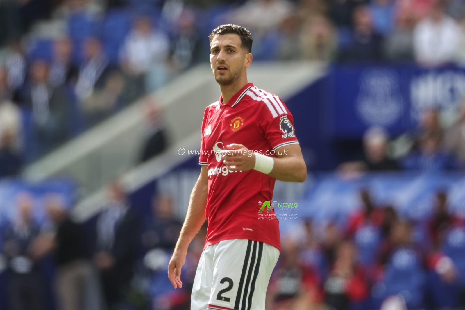 Diogo Dalot of Manchester United during the Premier League match Everton vs Manchester United at Hill Dickinson Stadium, Liverpool, United Kingdom on 06 September 2026

(Photo by Mark Cosgrove/News Images)