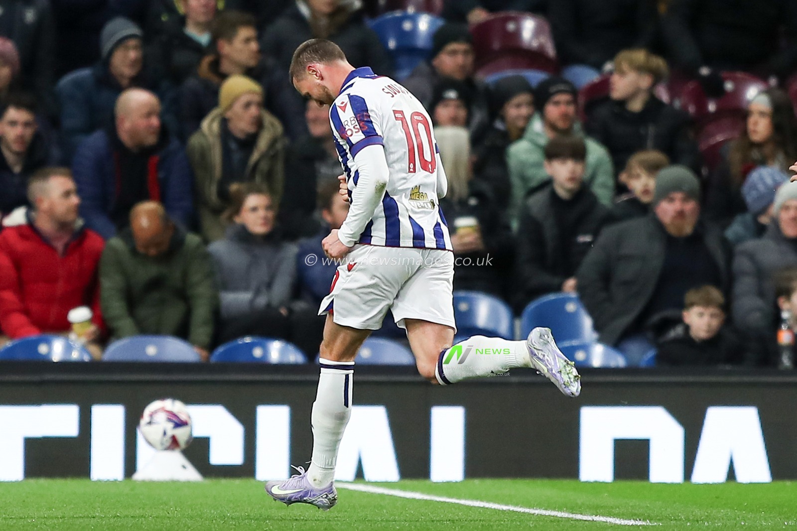 John Swift of West Bromwich Albion celebrates after scoring to make it 1-0 during the Sky Bet Championship match Burnley vs West Bromwich Albion at Turf Moor, Burnley, United Kingdom, 11th March 2025

(Photo by Jorge Horsted/News Images)