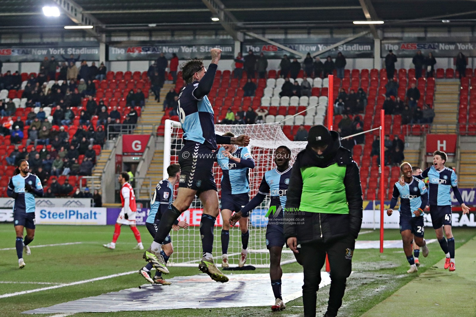 Sonny Bradley of Wycombe Wanderers celebrates his goal during the Sky Bet League 1 match Rotherham United vs Wycombe Wanderers at New York Stadium, Rotherham, United Kingdom, 18th March 2025

(Photo by Sam Eaden/News Images)