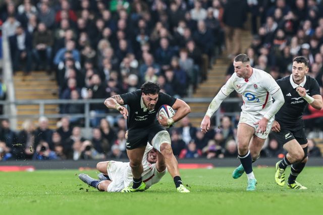 Billy Proctor of New Zealand is tackled by Mario Itoje of England during the Quilter Nations Series 2025 match England vs New Zealand at Allianz Stadium, Twickenham, United Kingdom, 15th November 2025

(Photo by Mark Cosgrove/News Images)

*** GER AUT SUI OUT ***