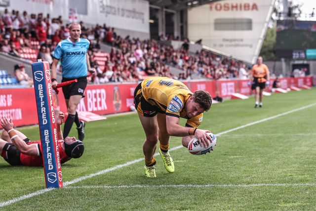 Josh Simm of Castleford Tigers goes over for a try during the Betfred Super League Round 18 match Salford Red Devils vs Castleford Tigers at Salford Community Stadium, Eccles, United Kingdom, 13th July 2025

(Photo by Alfie Cosgrove/News Images)