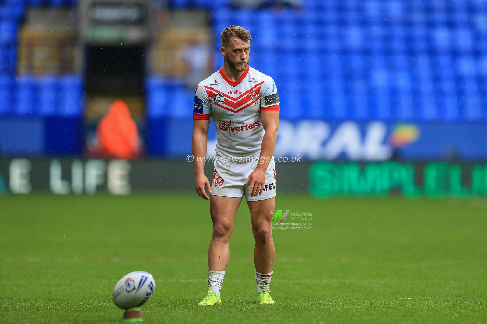 27th July 2019 , University of Bolton Stadium, Bolton, England; 2019 Coral Challenge Cup Semi-Final, St Helens vs Halifax RLFC ; Danny Richardson (7) of St Helens lines up his kick


Credit: Mark Cosgrove/News Images