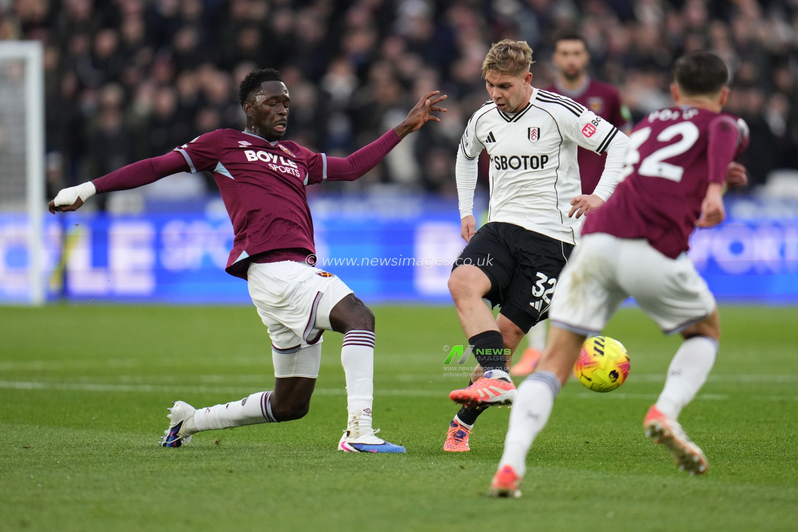 during the Premier League match West Ham United vs Fulham at London Stadium, London, United Kingdom, 27th December 2025

(Photo by Harvey Murphy/News Images)

*** GER AUT SUI OUT ***