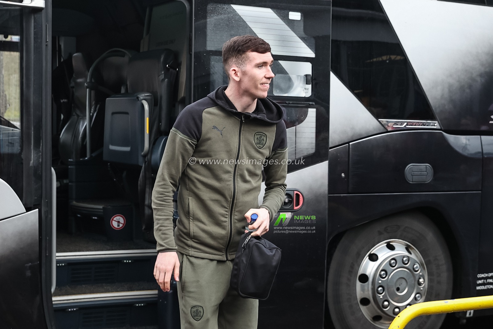 Conor Grant of Barnsley arrives during the Sky Bet League 1 match Wycombe Wanderers vs Barnsley at Adams Park, High Wycombe, United Kingdom, 2nd March 2024

(Photo by Mark Cosgrove/News Images)