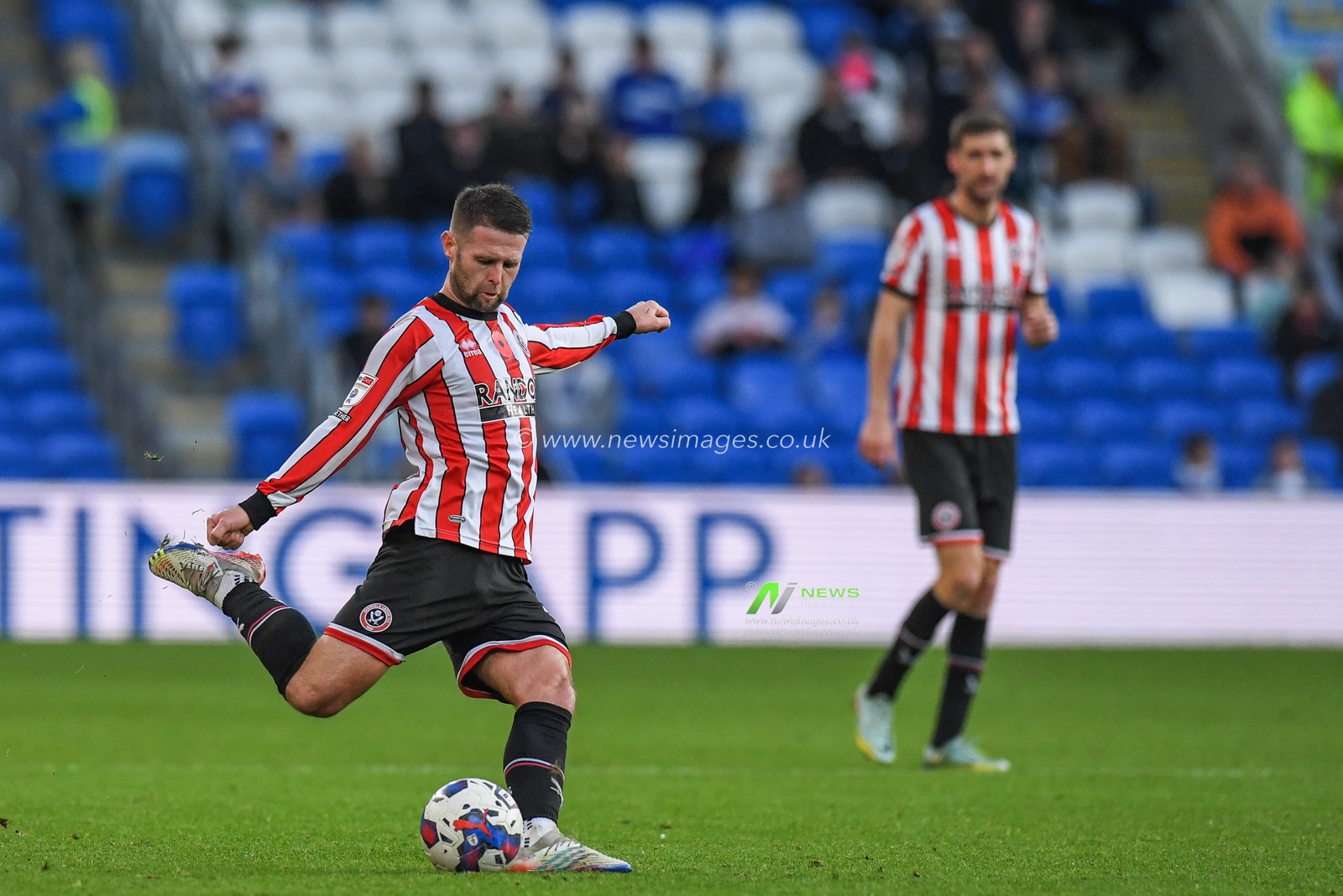 Oliver Norwood #16 of Sheffield United during the Sky Bet Championship match Cardiff City vs Sheffield United at Cardiff City Stadium, Cardiff, United Kingdom, 12th November 2022

(Photo by Mike Jones/News Images)