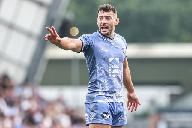 Jake Connor of Leeds Rhinos gives team mates instructions during the Betfred Super League round 16 match Leeds Rhinos vs Hull KR at AMT Headingley Stadium, Leeds, United Kingdom on 26 June 2026

(Photo by Alfie Cosgrove/News Images)